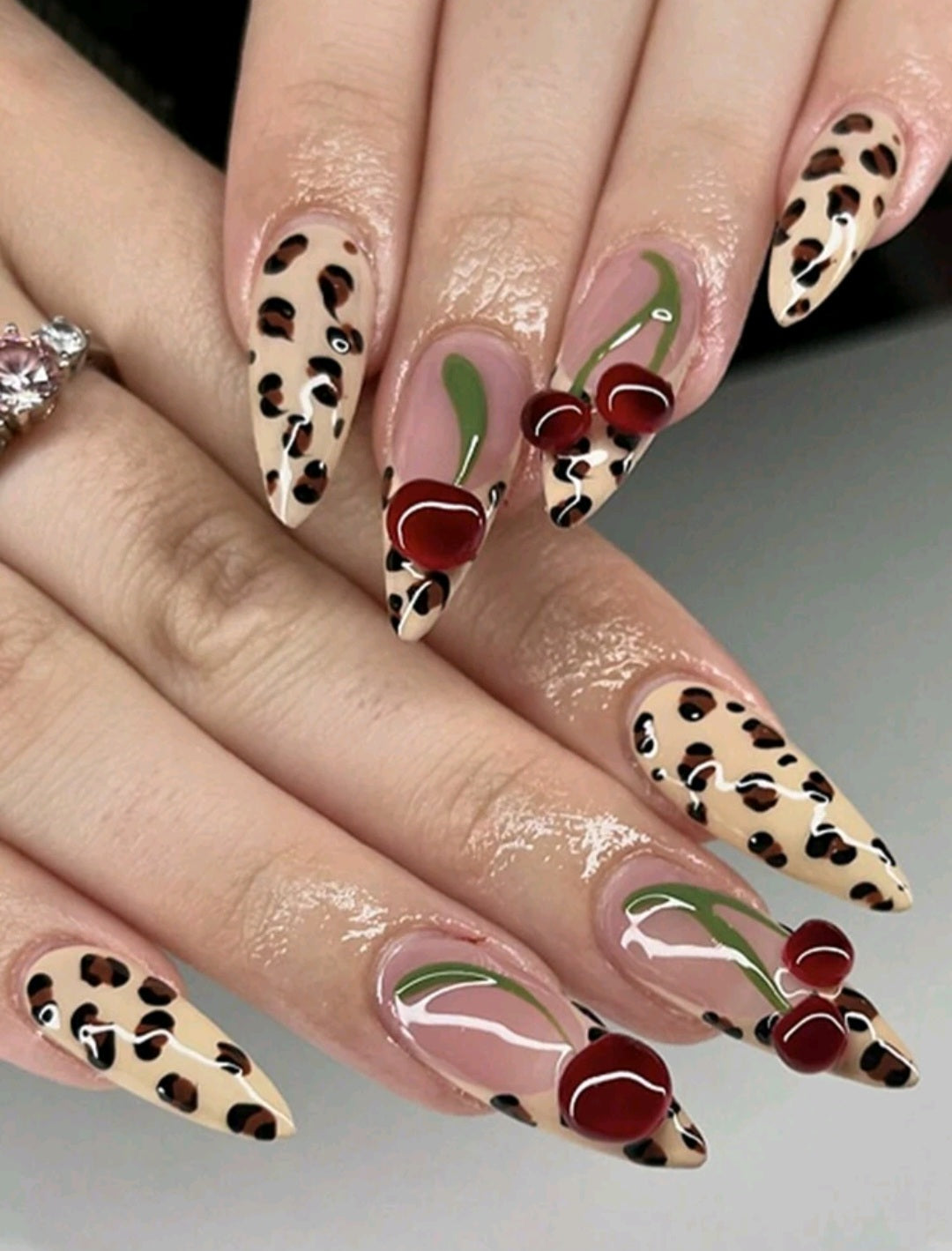 Kirsch-Leopardenmuster Press-On-Nägel – 3D süßes & auffälliges Stiletto-Set