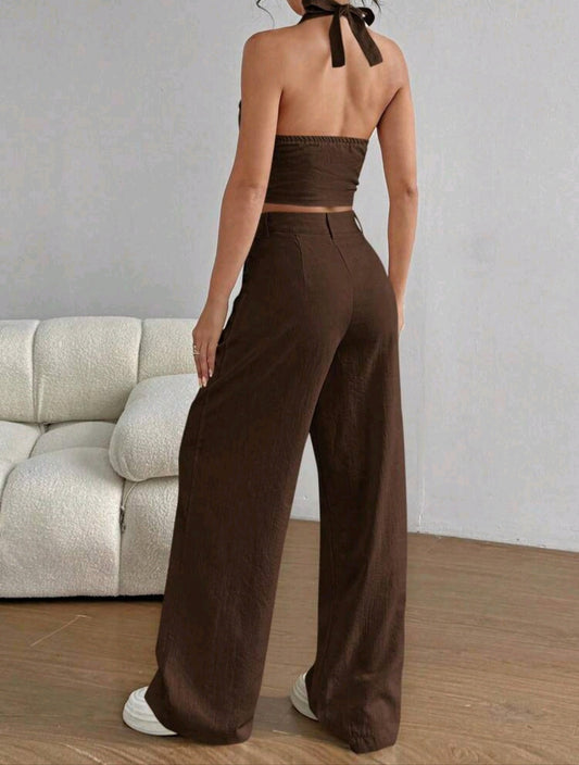 Braunes zweiteiliges Set für den Sommer – Neckholder-Top und weite Hose