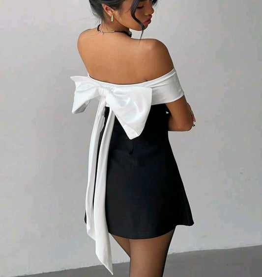 Black & White Off-Shoulder Mini Dress – Elegant Fit