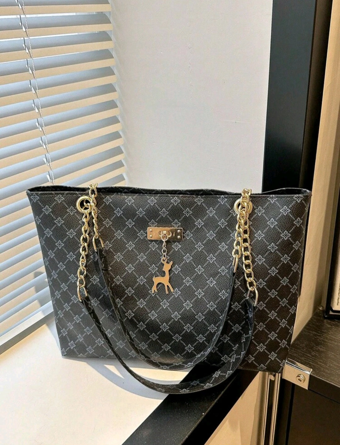 Women's Handbag – Elegant, Stylish & Perfect for Everyday Use