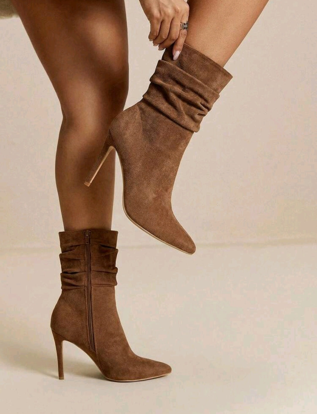 Damen slouchy Stiefeletten mit hohem Absatz – elegante Booties mit spitzer Kappe