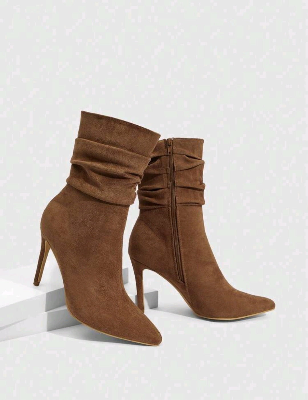 Damen slouchy Stiefeletten mit hohem Absatz – elegante Booties mit spitzer Kappe