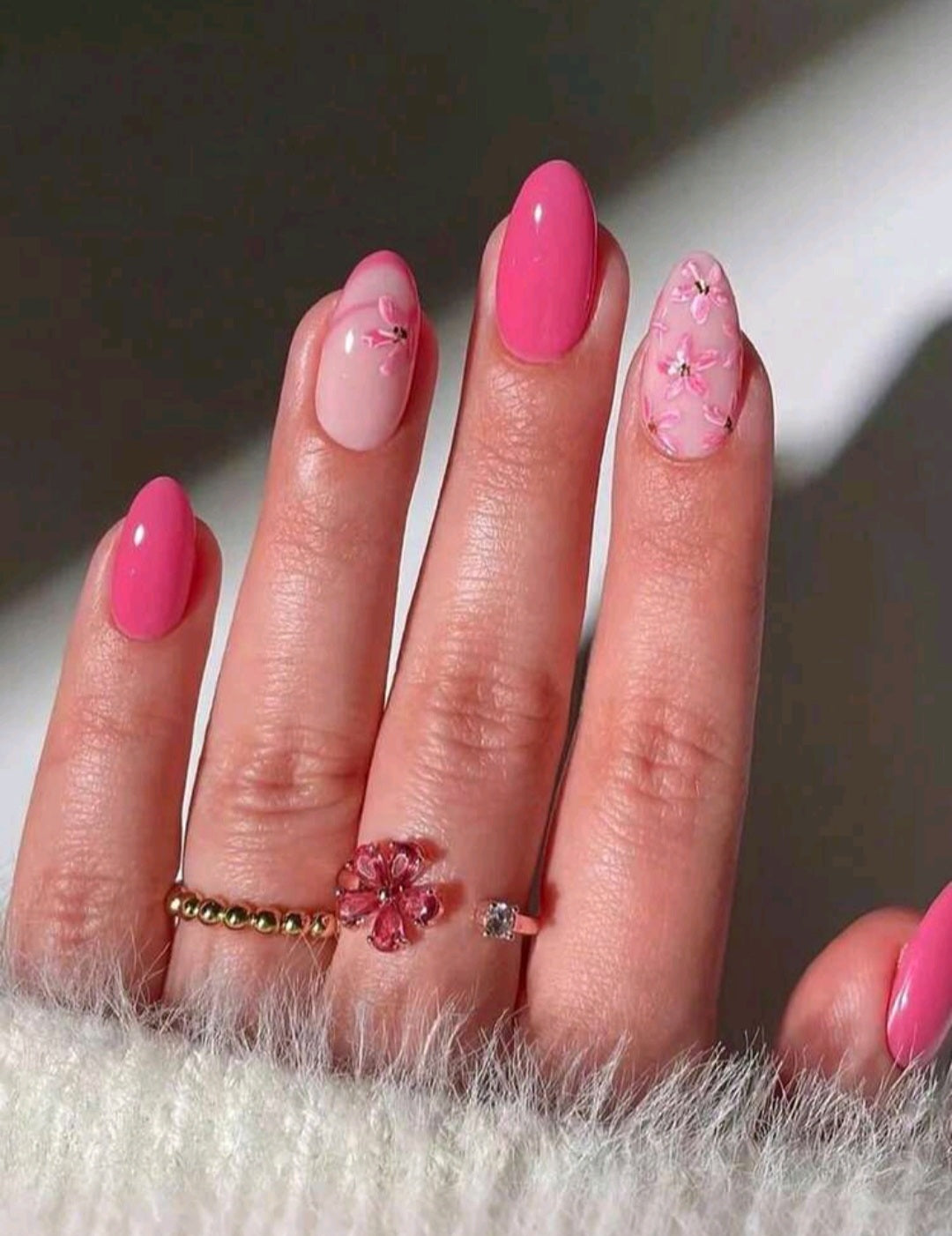 Rosa florale Press-On Nägel – Glänzendes Mandel-Frühlingsdesign-Set