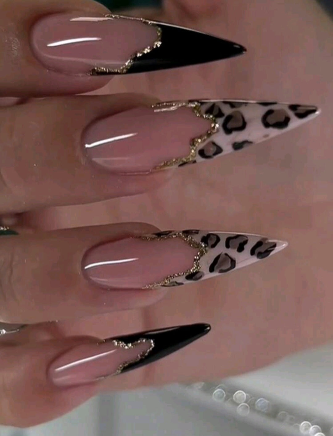 Schwarze & Leopard French Tip Press-On Nails – Luxus Goldrand Stiletto-Set