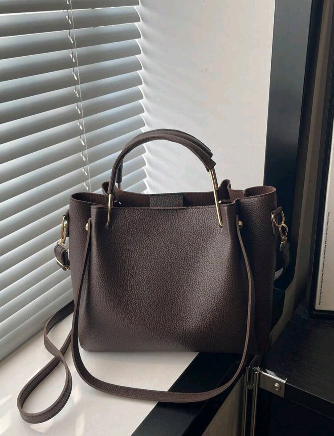 Women's Handbag – Elegant, Stylish & Perfect for Everyday Use