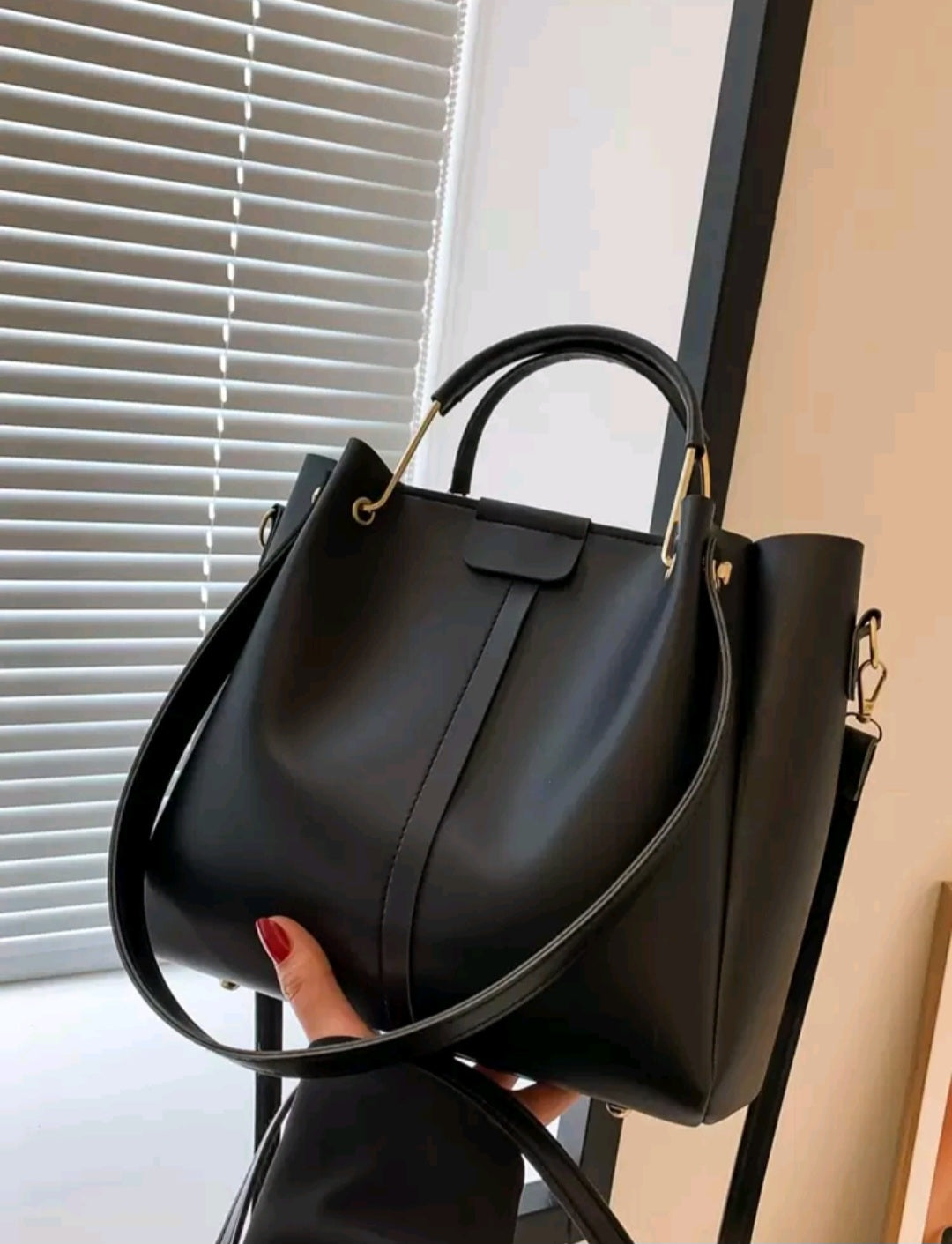Women's Handbag – Elegant, Stylish & Perfect for Everyday Use