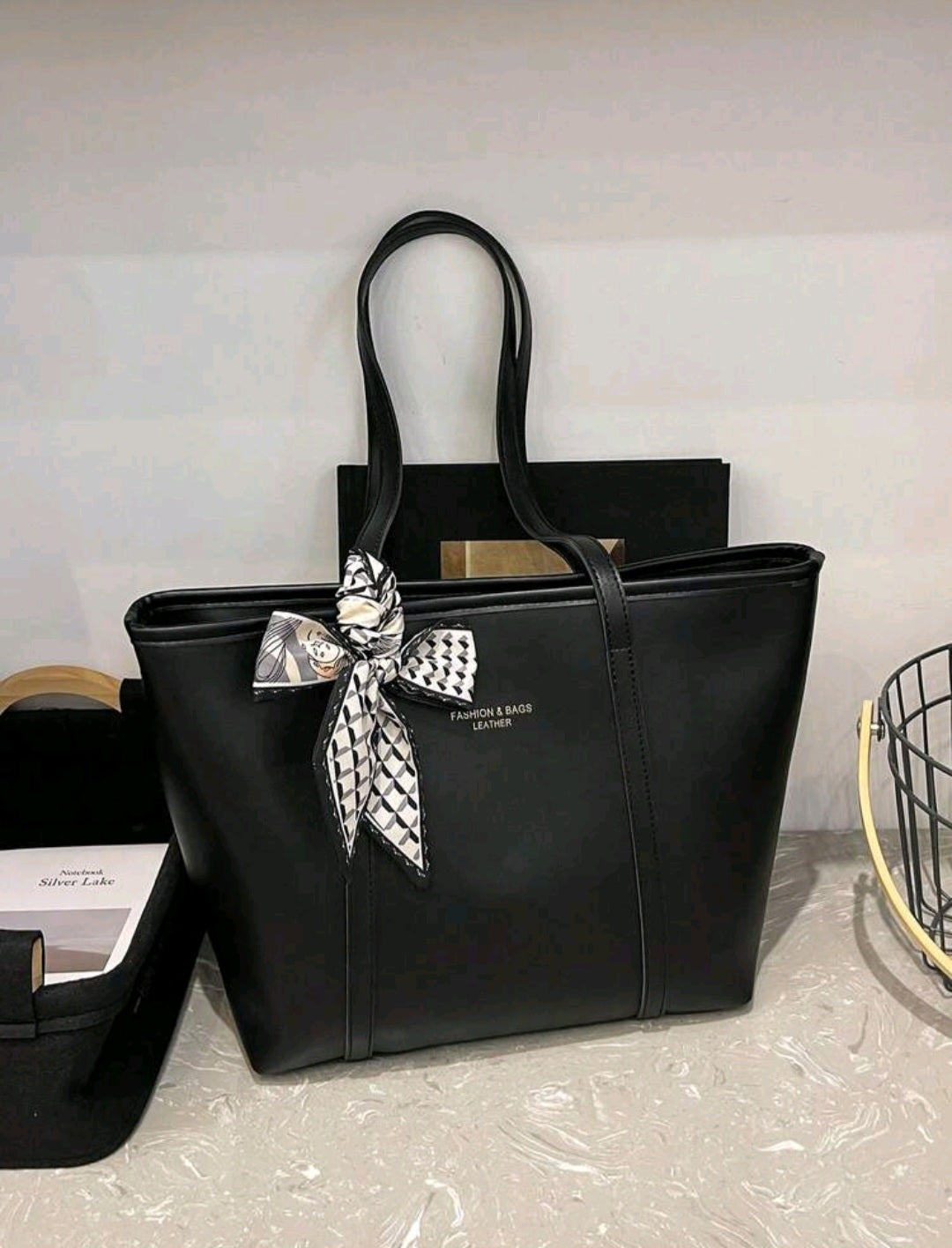 Women's Handbag – Elegant, Stylish & Perfect for Everyday Use
